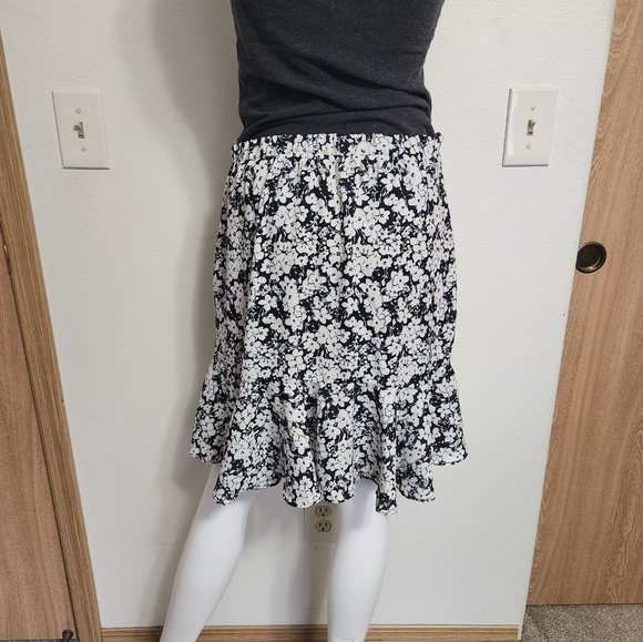 Max Studio Floral Ruched Crepe Ruffle‎ Mini Skirt - Picture 4 of 14
